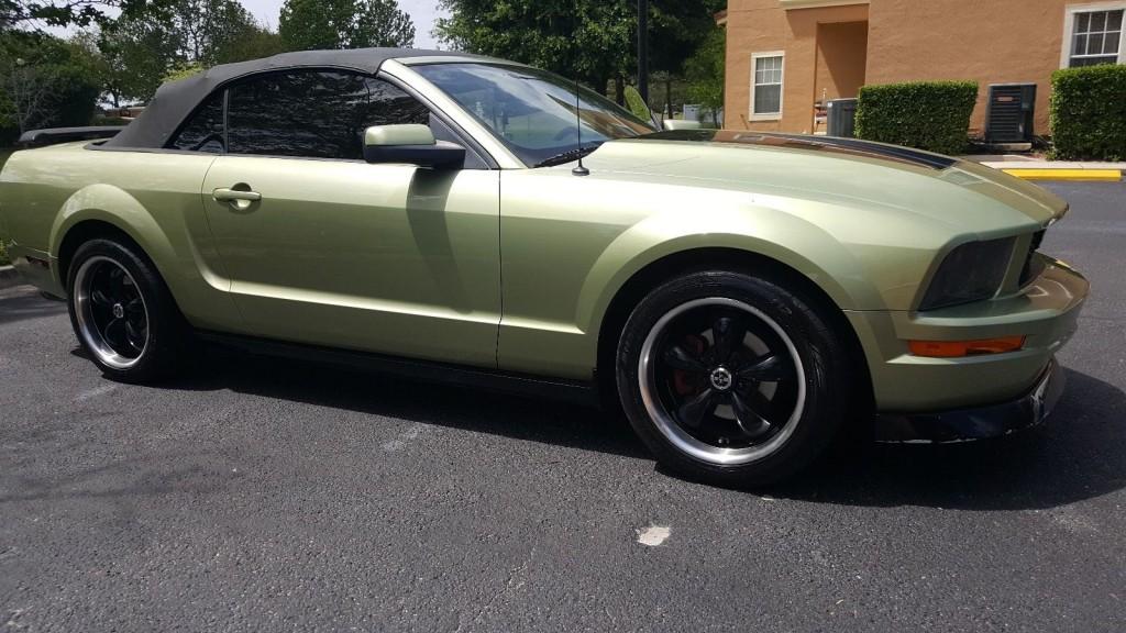 2005 Ford Mustang Custom Green and Black