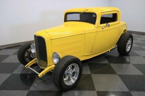 shiny 1932 Ford Coupe custom for sale