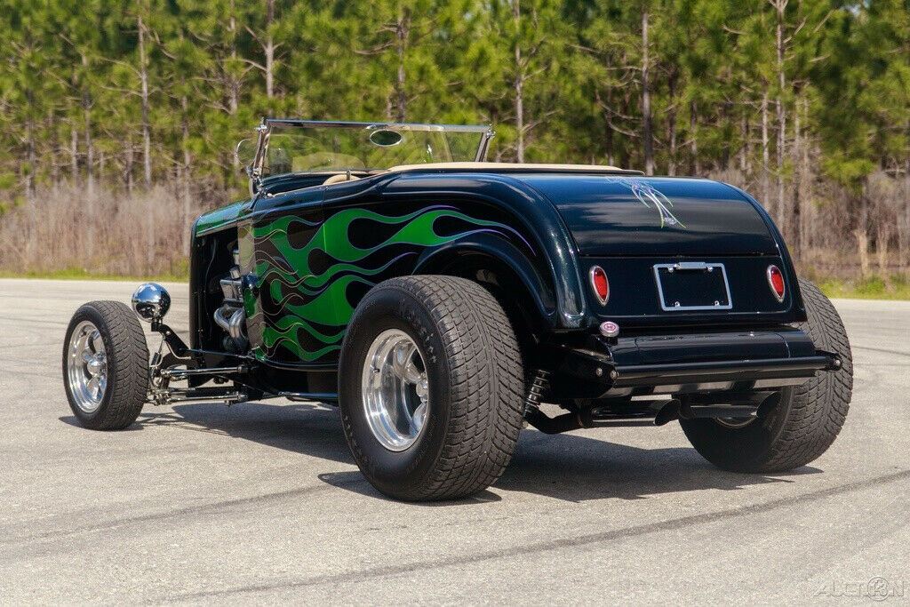 show queen 1932 Ford Highboy Roadster custom