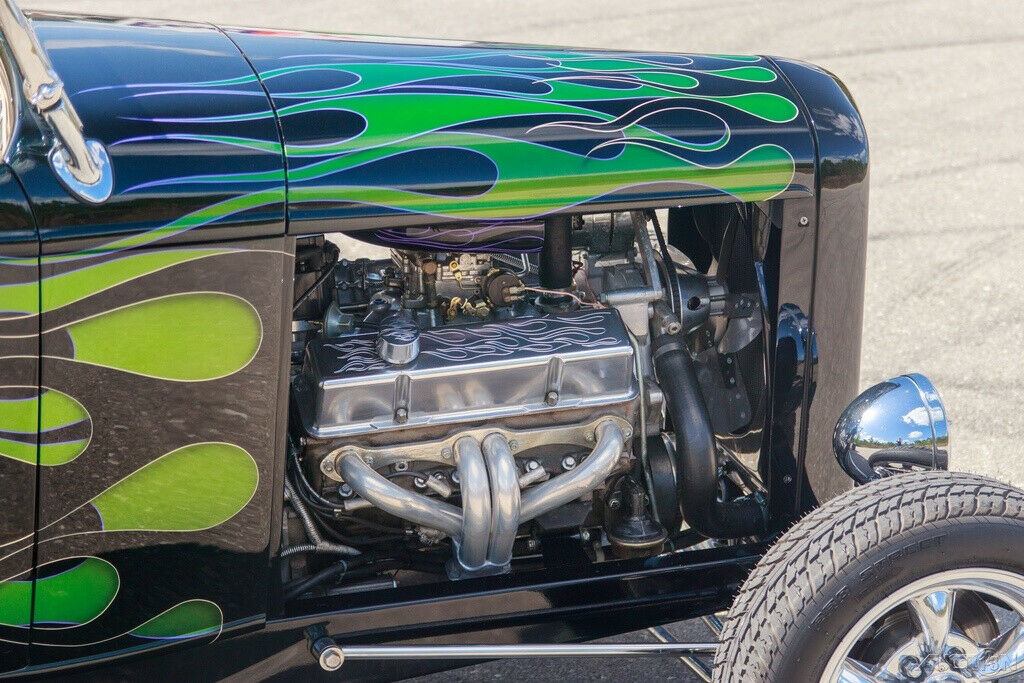 show queen 1932 Ford Highboy Roadster custom