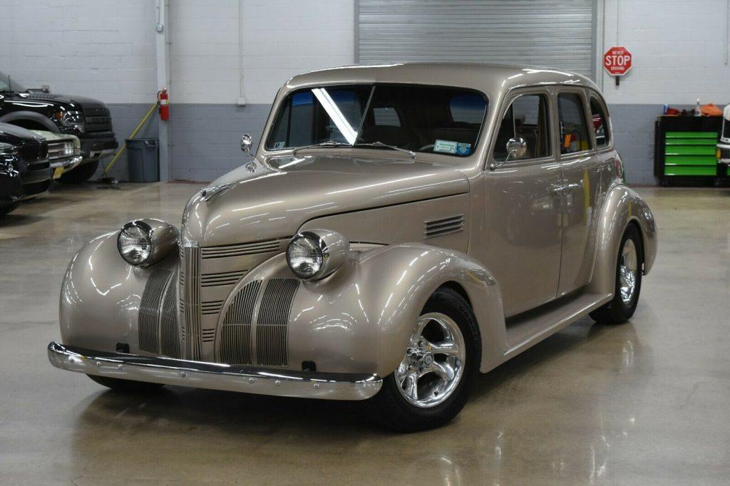 comfortable 1939 Pontiac Silver Streak custom