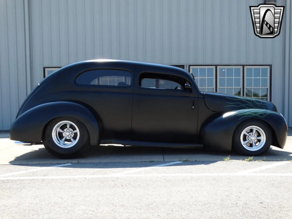 Black 1939 Ford Deluxe Coupe 351 V8 350