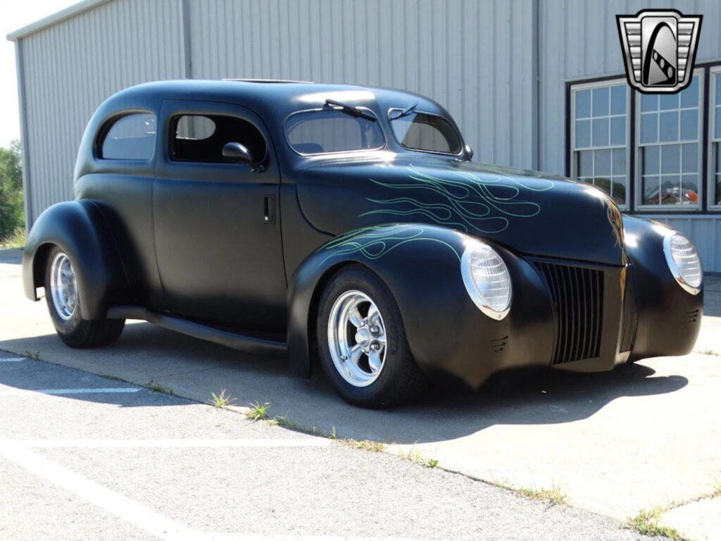 Black 1939 Ford Deluxe Coupe 351 V8 350